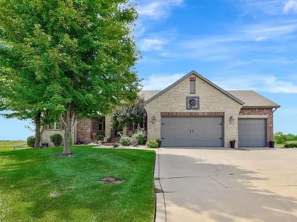 2202 Foxfire Ct — exterior photo