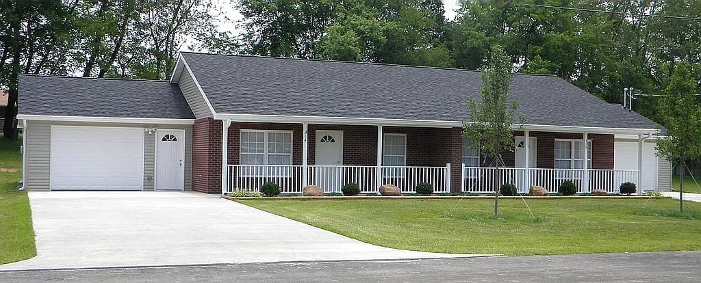 318 Woodstone Dr — exterior photo