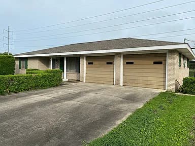 570 Hospital Dr — exterior photo