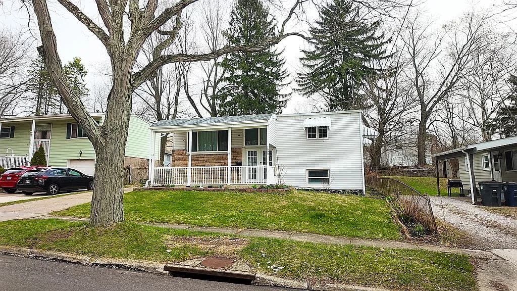 1599 Herkender Ave — exterior photo