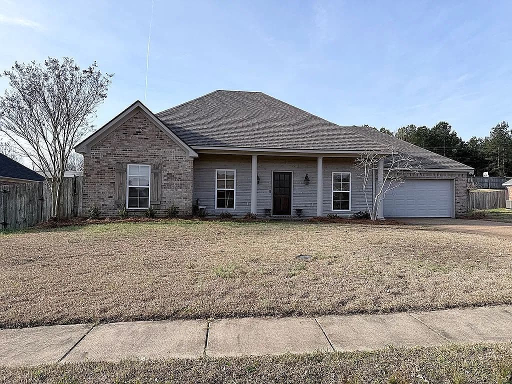 151 Stratford Dr — exterior photo
