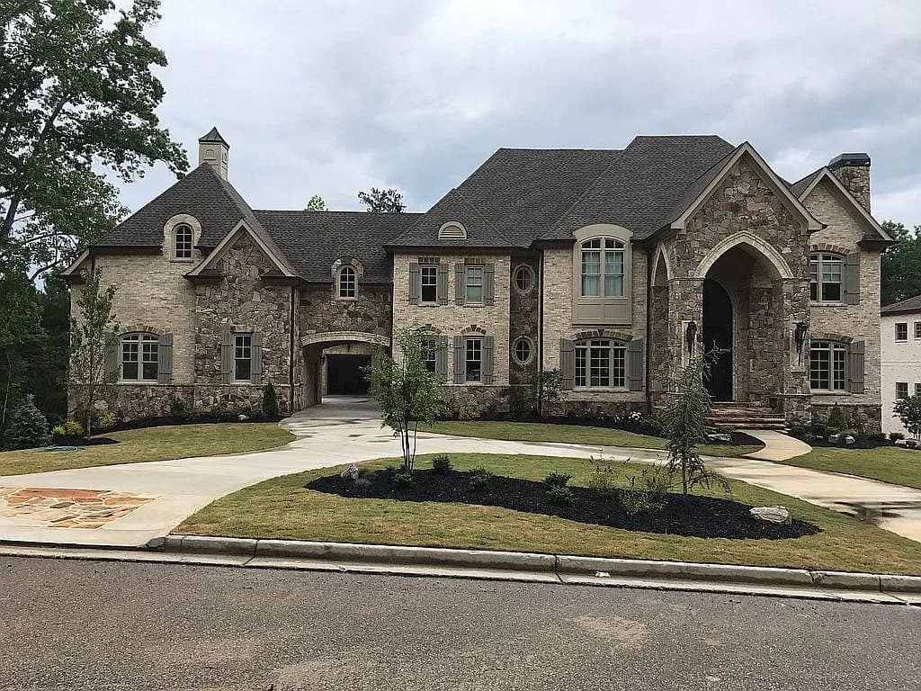 275 Traditions Dr — exterior photo