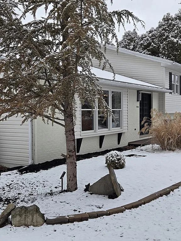 11 Hillcrest Dr — exterior photo