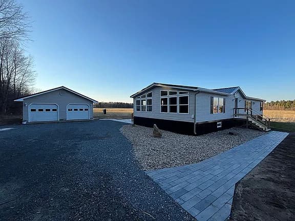 571 Gilbert Rd — exterior photo