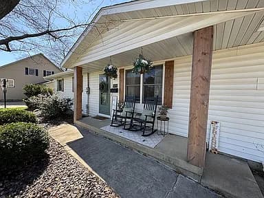 379 S Cherry St — exterior photo