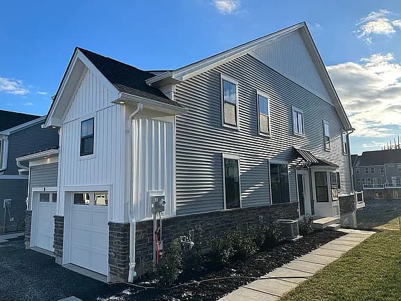 8 Tamarack Cir — exterior photo