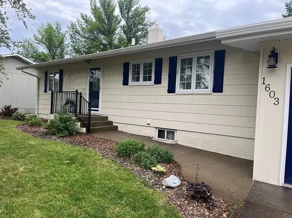 1603 Hilltop Dr — exterior photo