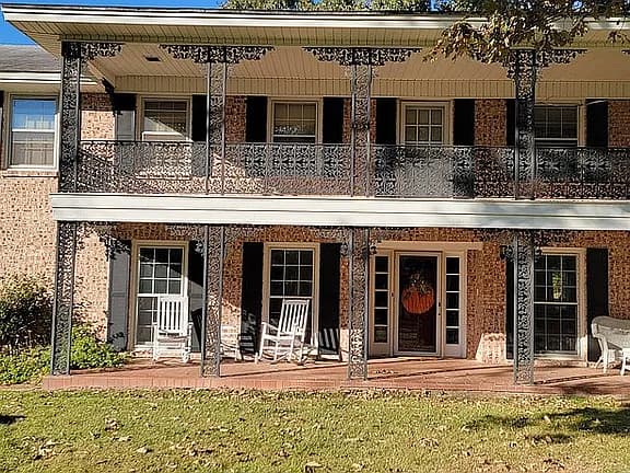 1127 Dawn Dr — exterior photo
