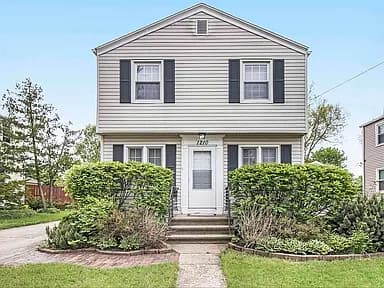1210 Woodlawn Blvd — exterior photo