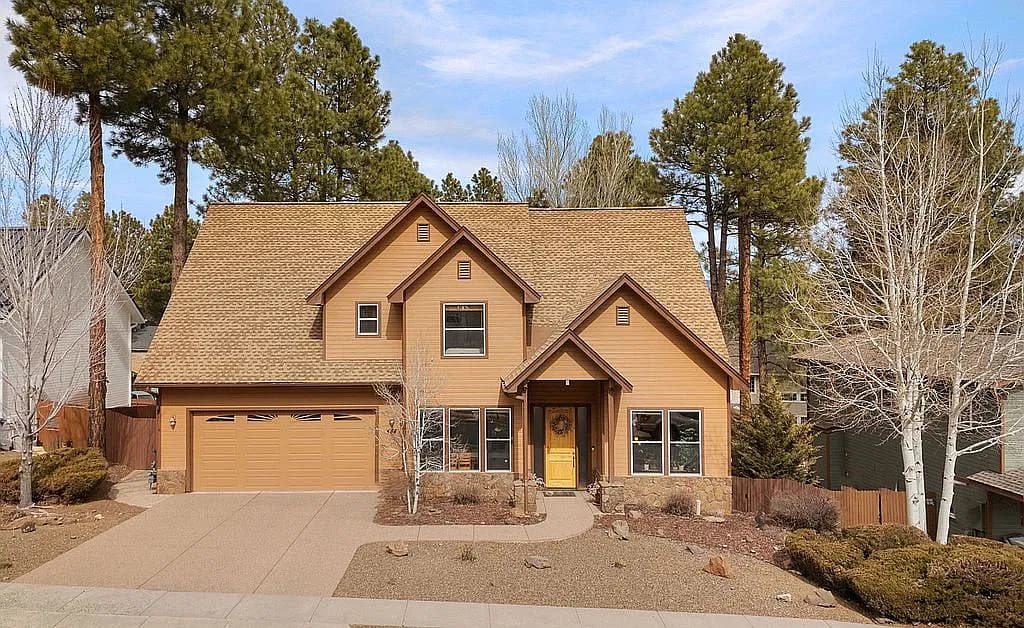 484 E Clover Creek Dr — exterior photo