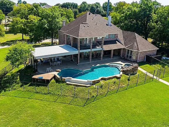 2525 E Brand Rd — exterior photo