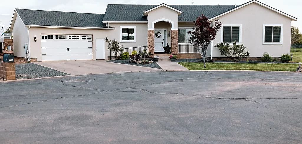 2299 W Cedar Crest Dr — exterior photo
