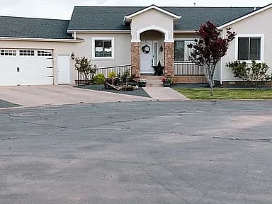2299 W Cedar Crest Dr — exterior photo