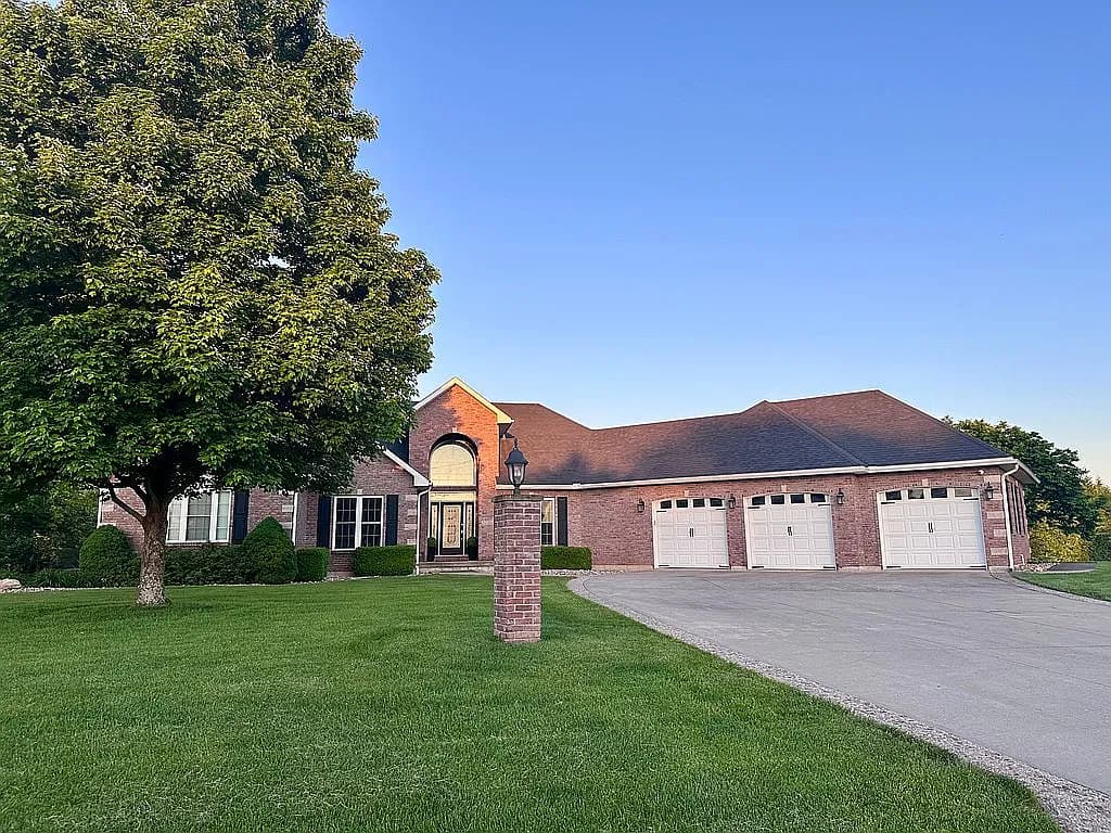 2290 W Country Club Dr — exterior photo