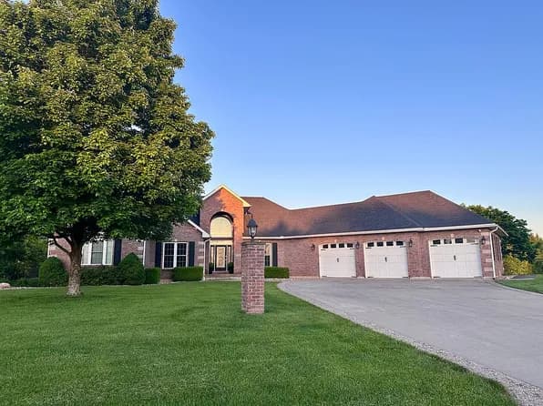 2290 W Country Club Dr — exterior photo