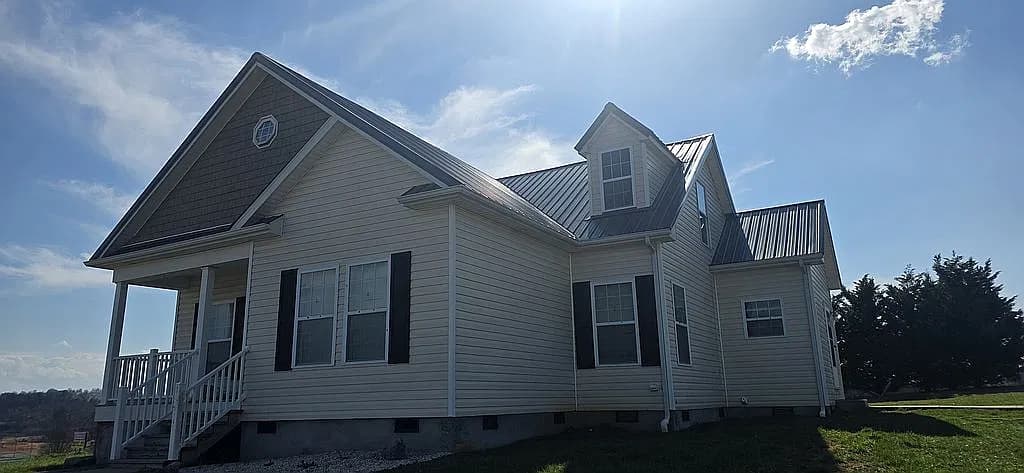 1083 Mullins Rd — exterior photo