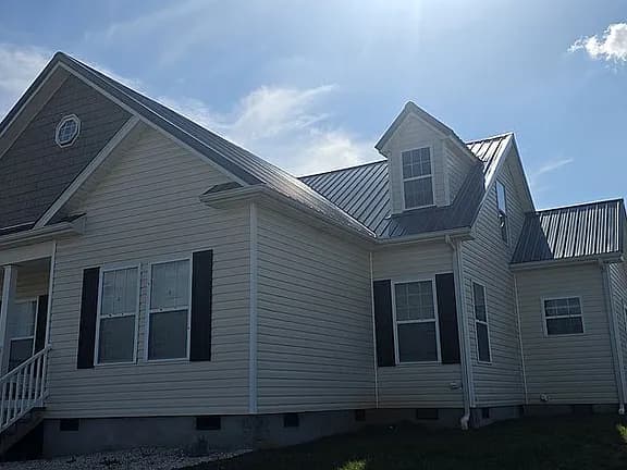 1083 Mullins Rd — exterior photo