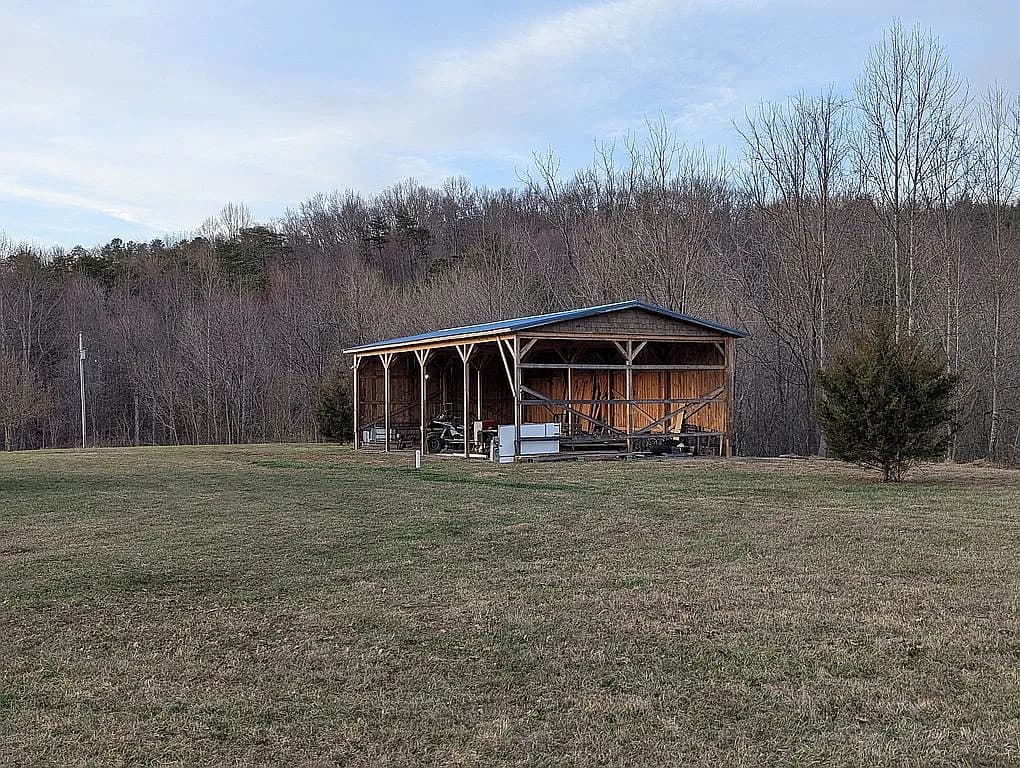 137 Cowboy Ln — exterior photo