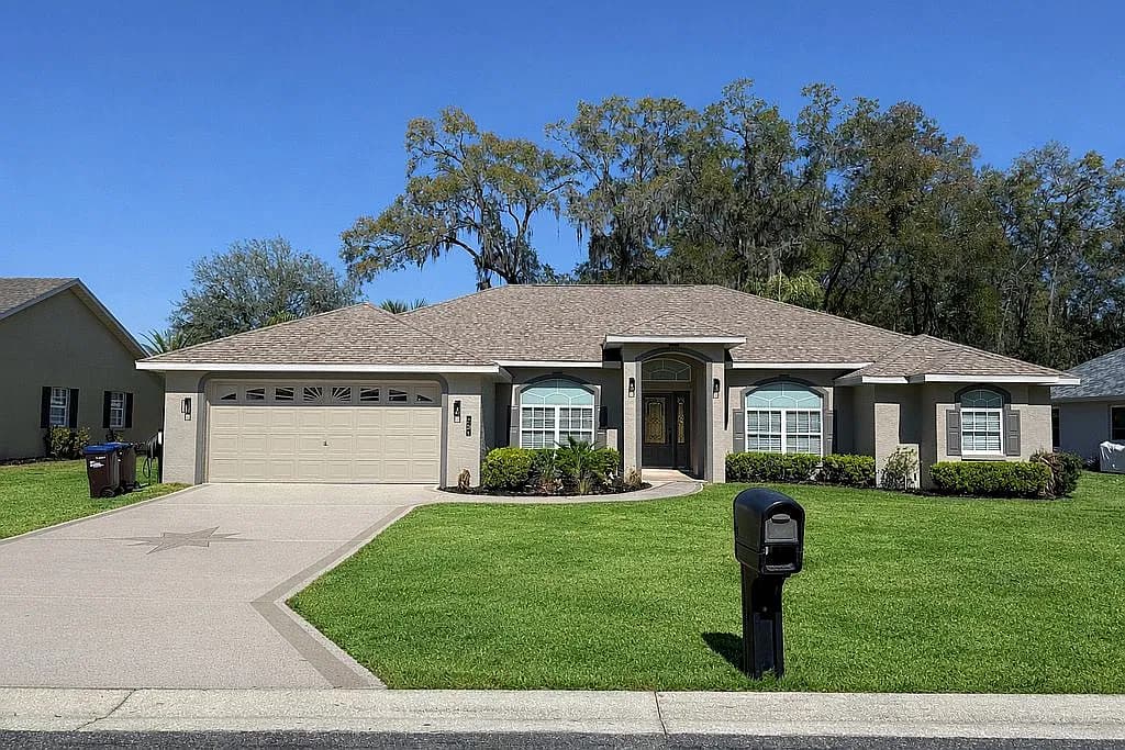 5413 SE 107th St — exterior photo
