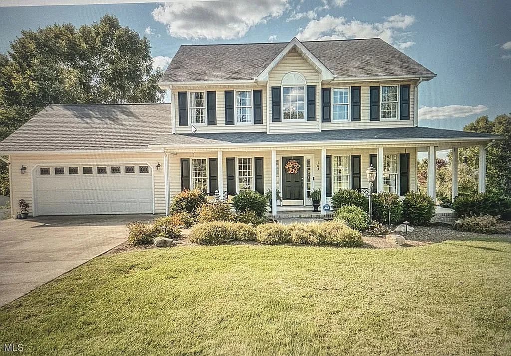 104 Brittany Dr — exterior photo