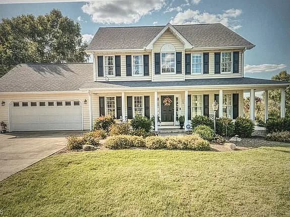 104 Brittany Dr — exterior photo