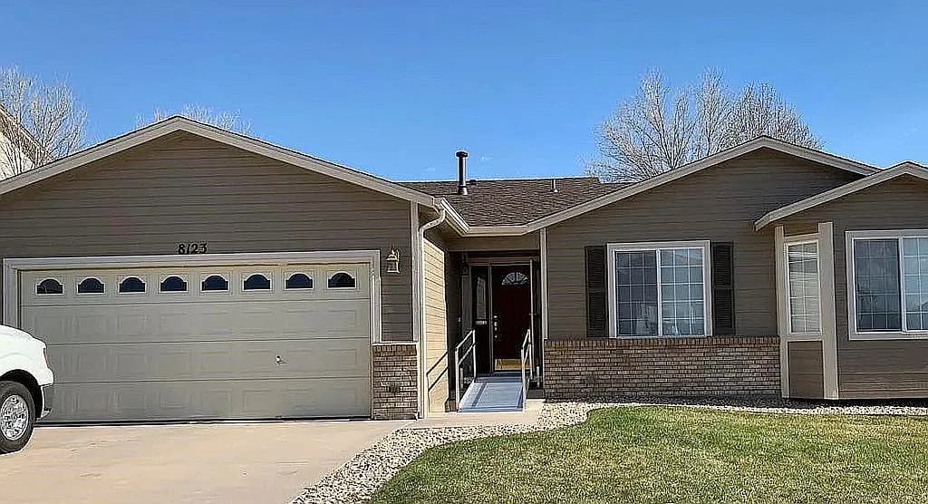 8123 Sedgewick Dr — exterior photo