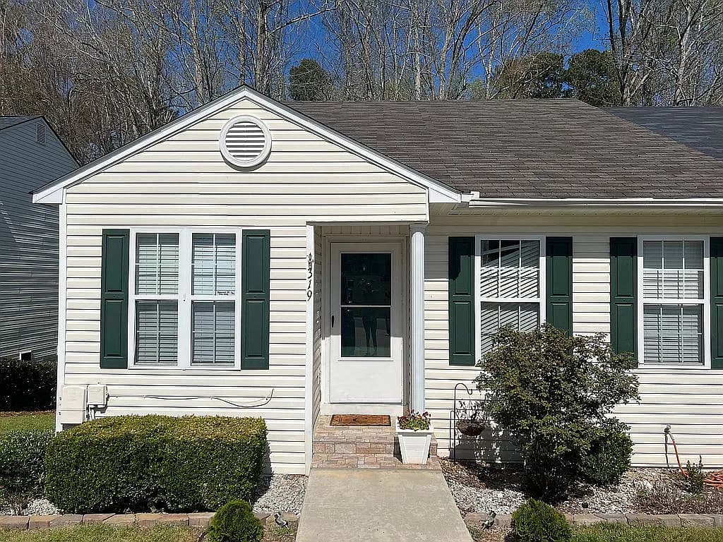 319 Crawford Mill Ln — exterior photo