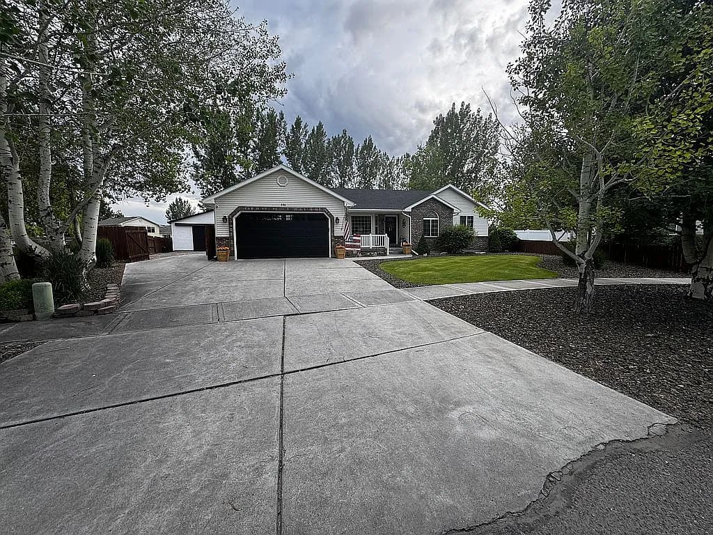 846 Barnwood Dr — exterior photo