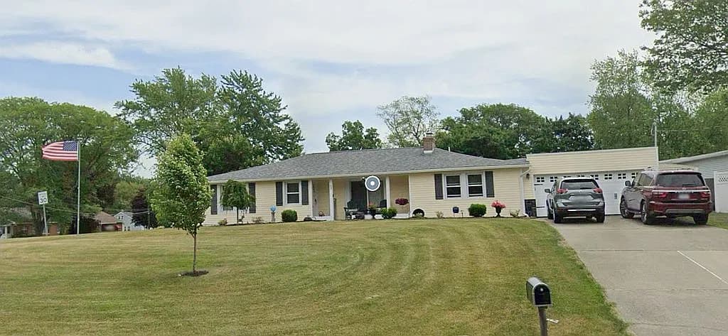 53 Ford Ave — exterior photo