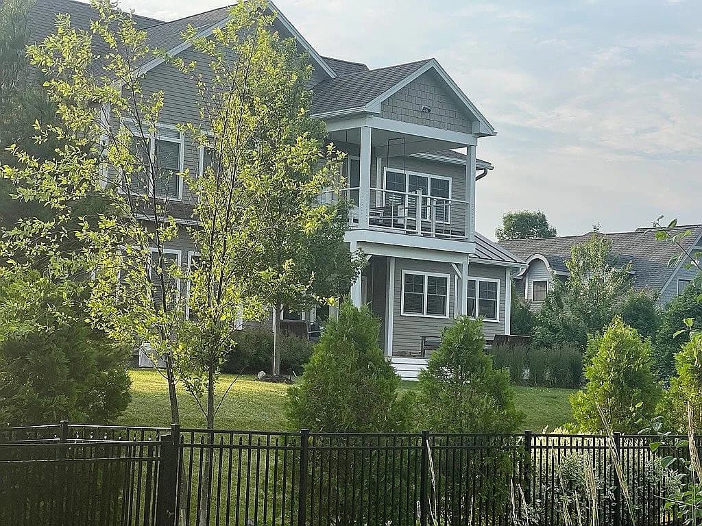 451 Golf Course Rd — exterior photo