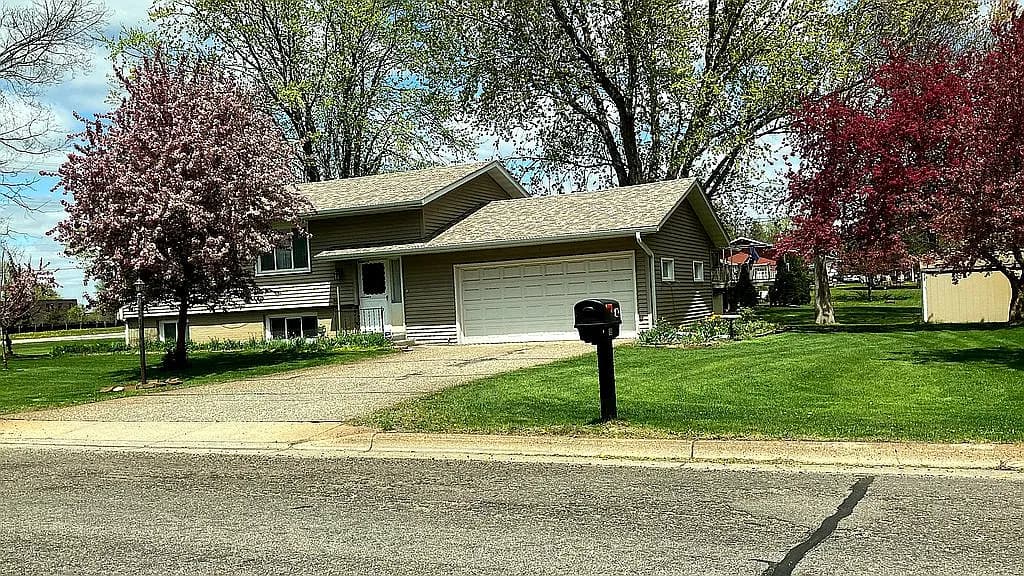 135 Dundee Ln — exterior photo