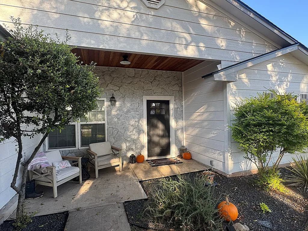 124 N Sunset Dr — exterior photo