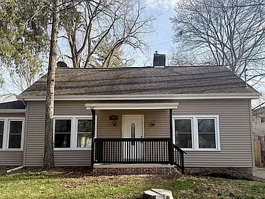 1909 W Holmes Rd — exterior photo