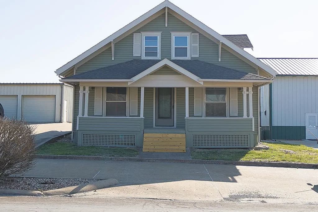 911 Cherry St — exterior photo