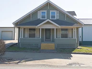 911 Cherry St — exterior photo