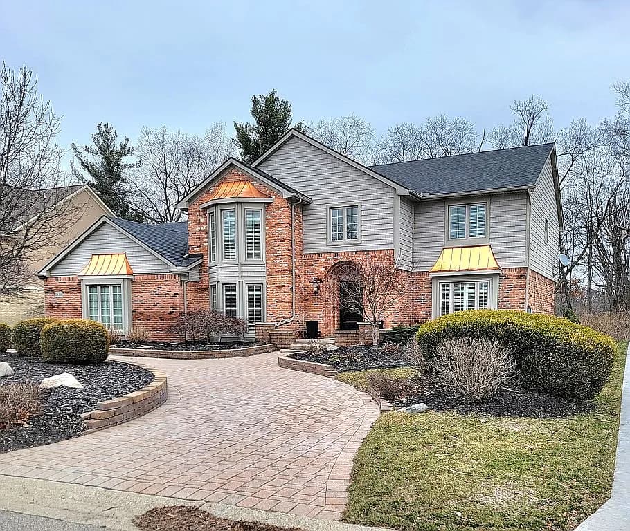 2839 Portage Trail Dr — exterior photo