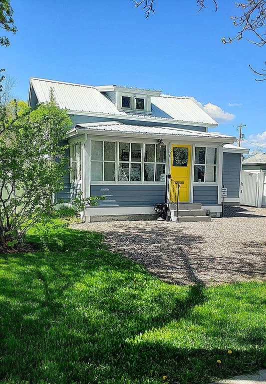 36 9th Ave W — exterior photo