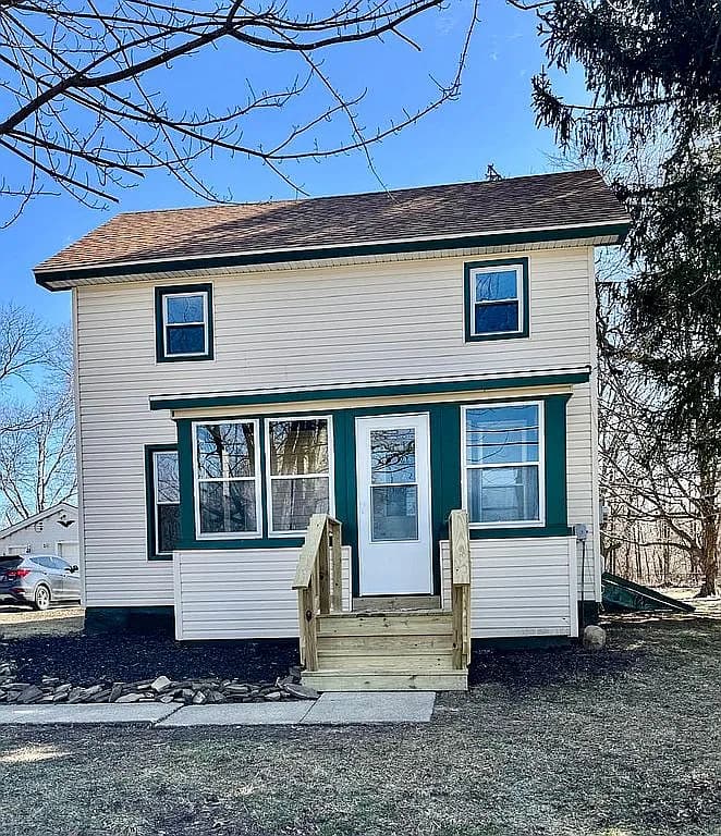 131 Woodstock St — exterior photo