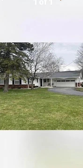 1090 Lakeside Dr — exterior photo