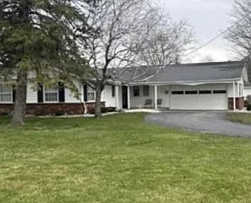 1090 Lakeside Dr — exterior photo