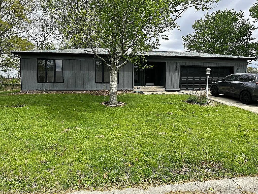 902 Fleetwood Dr — exterior photo