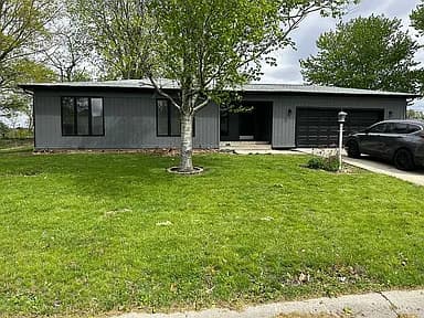 902 Fleetwood Dr — exterior photo