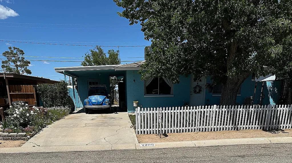 2209 Club Ave — exterior photo