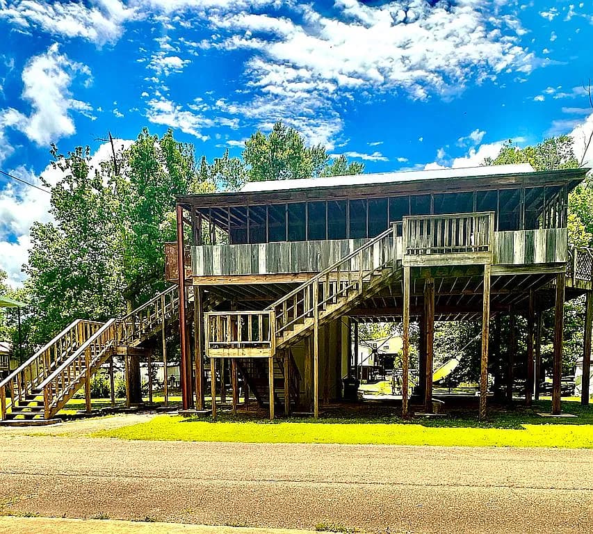 1039 Plum Rd — exterior photo