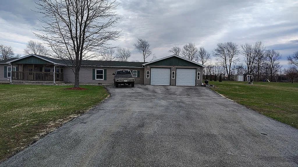 9282 N 15 W — exterior photo