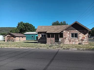 102 E Edison Ave — exterior photo