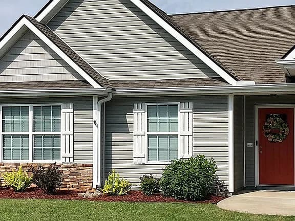 225 Catterick Way — exterior photo