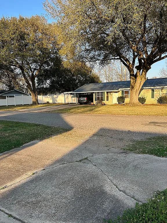 847 Louisiana Ave — exterior photo