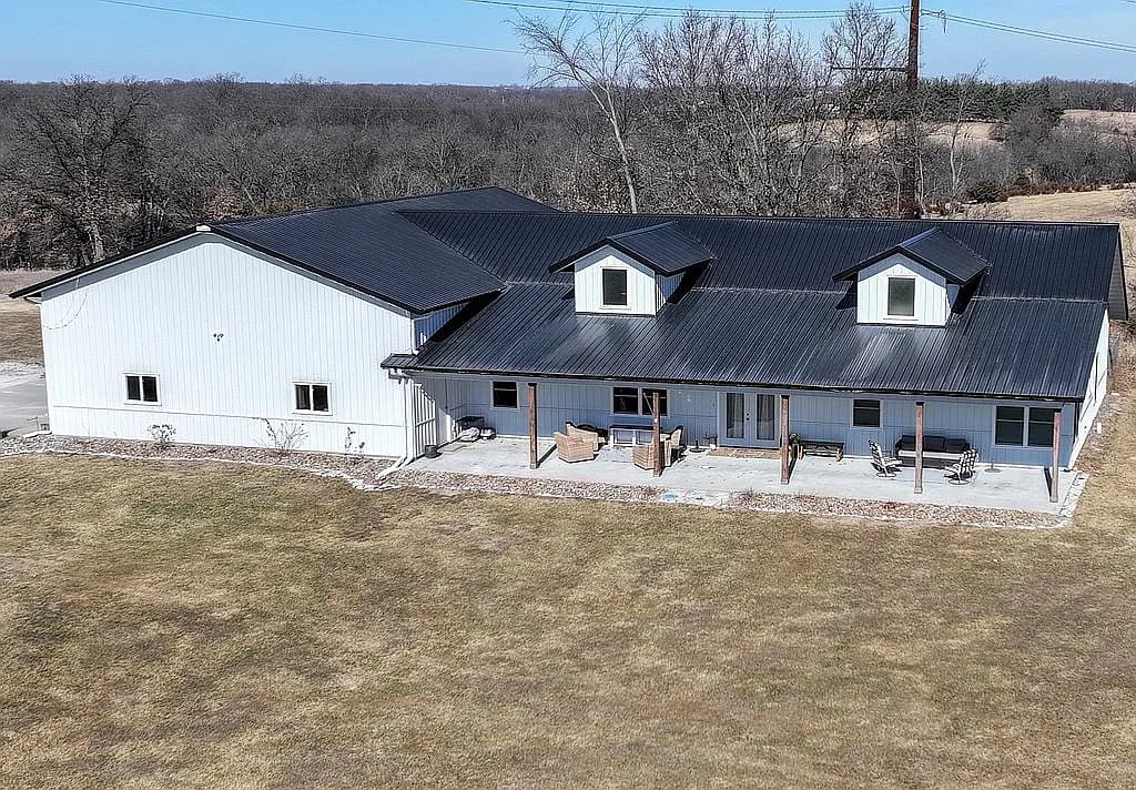 4818 Lake Rd — exterior photo