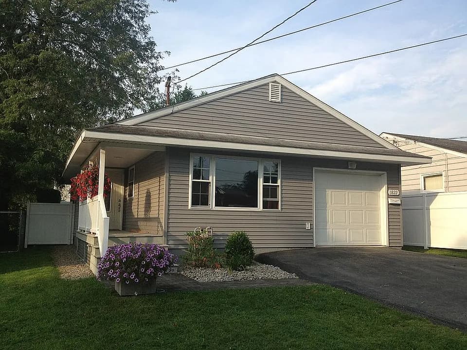 1820 Lansing St — exterior photo